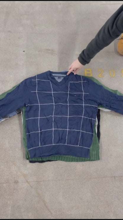 25X TOMMY V-NECK SWEATERS